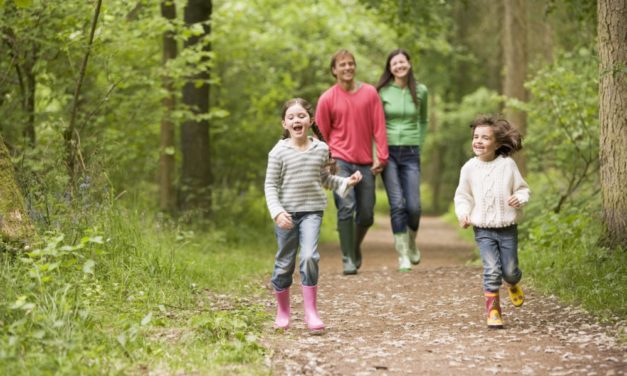 3 kreative og lærerige udendørsaktiviteter med børnene